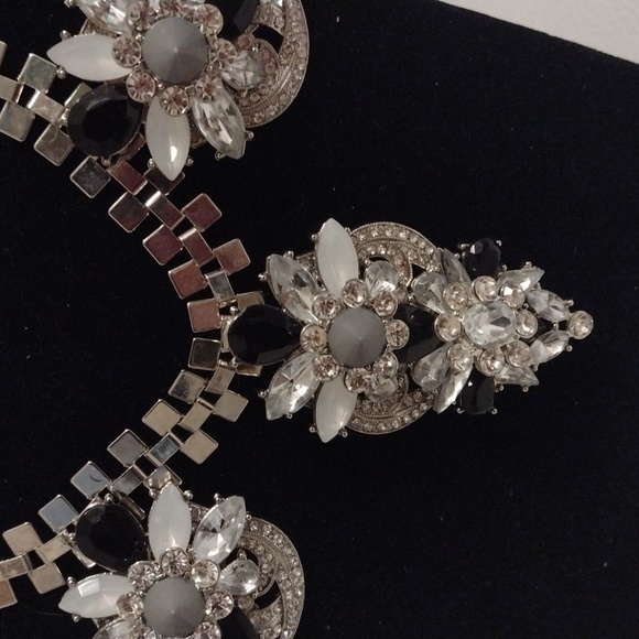 Pier 1 imports statement rhinestone flower necklace NWOT - Picture 10 of 10